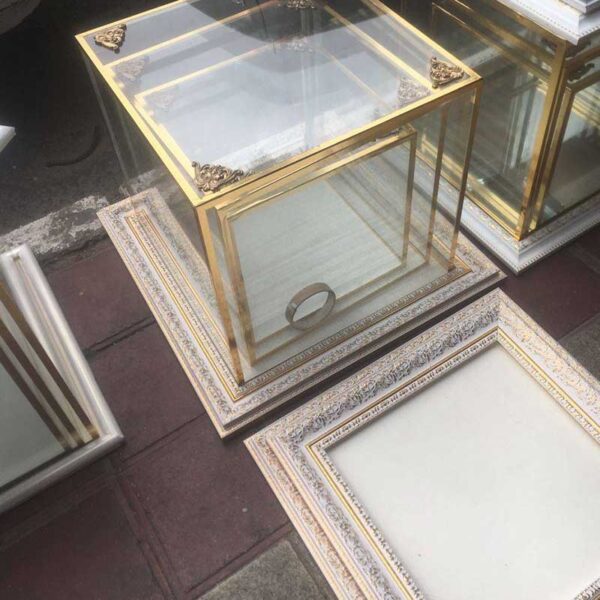 اجاره باکس شیشه ای بله برون سفید طلایی